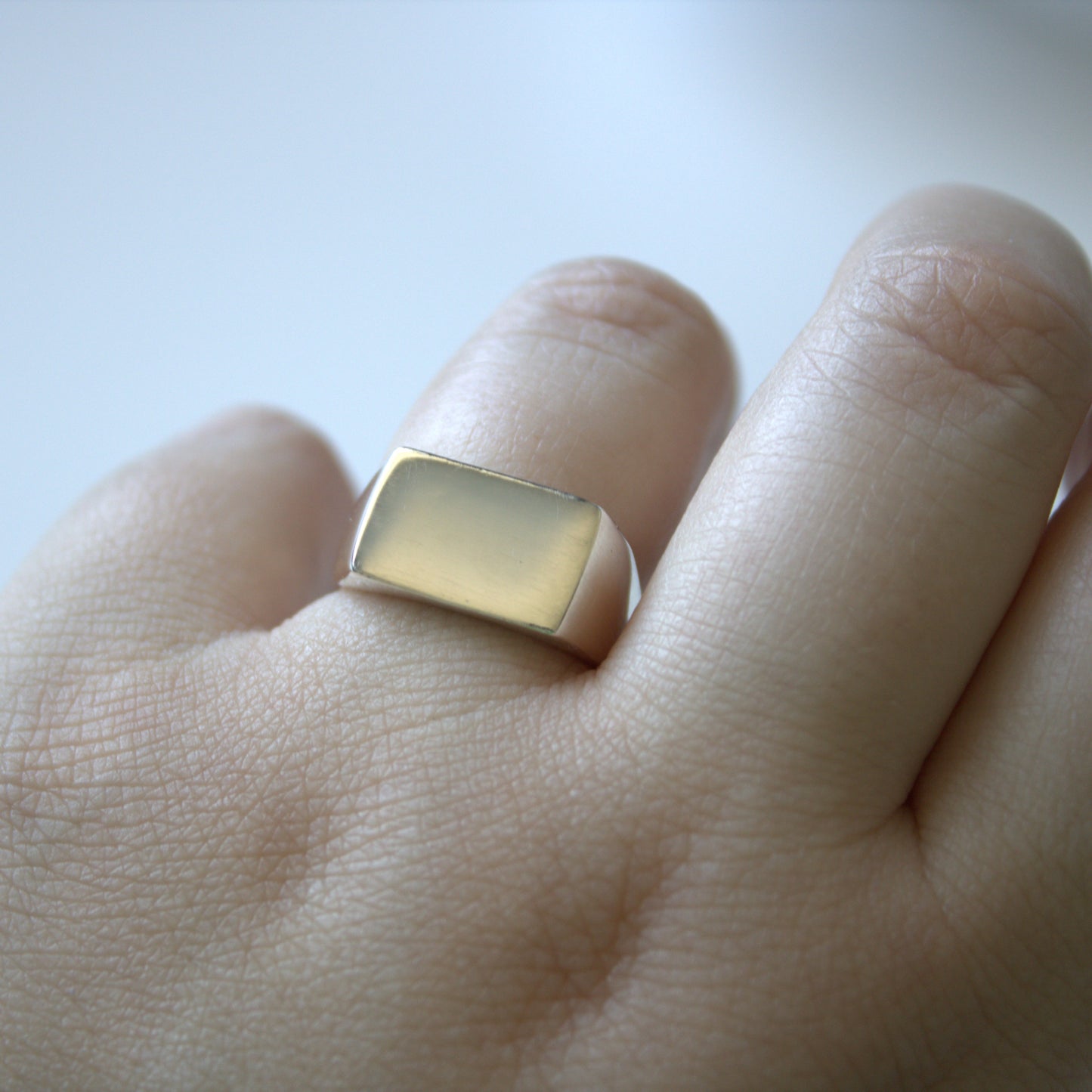 Edge signet ring stor